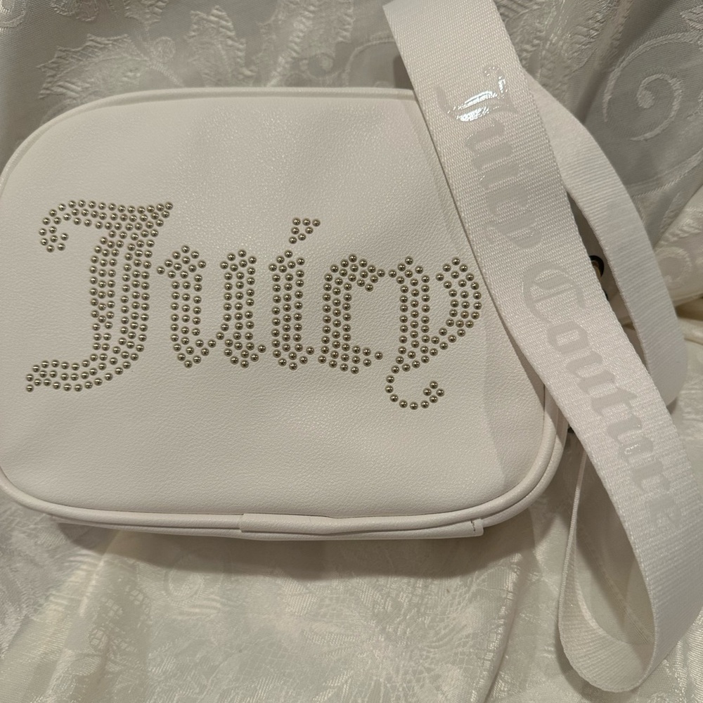 The new Juicy Couture bag 🤍White leather